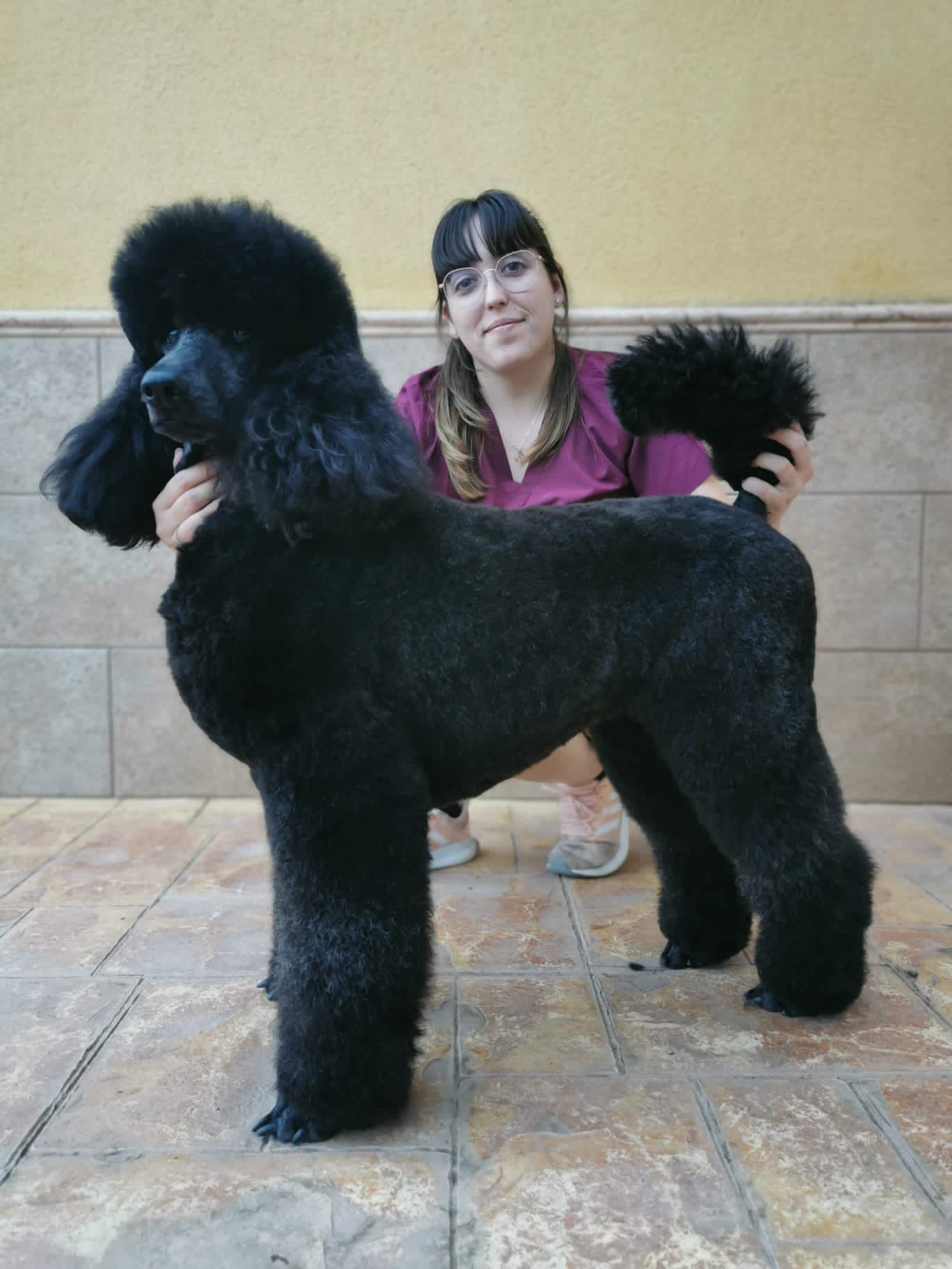 Noelia García Talaya con su perra Greta